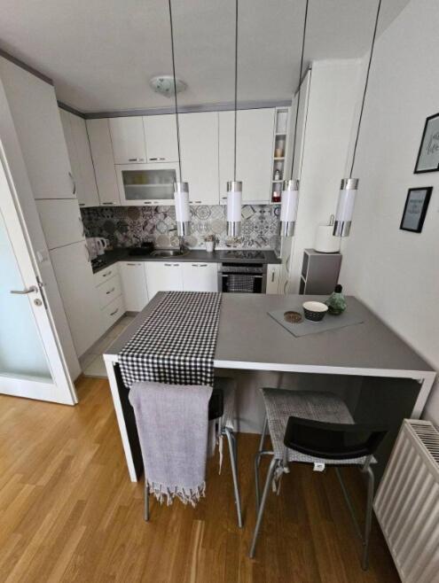 Lovely 1-bedroom Unit With Free Parking Apartment