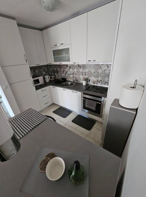 Lovely 1-bedroom Unit With Free Parking *