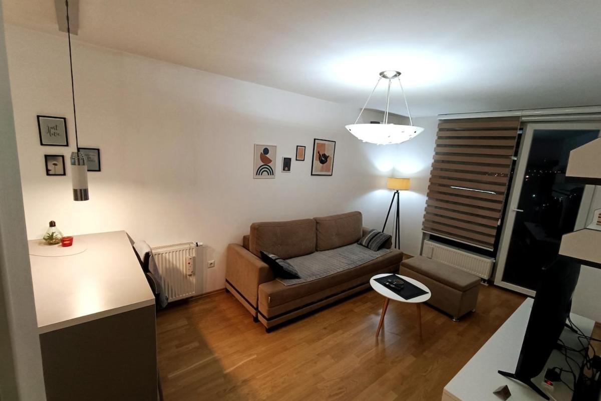 Apartment Lovely 1-bedroom Unit With Free Parking