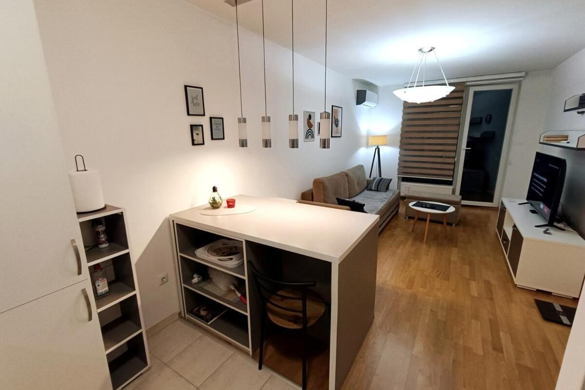 Lovely 1-bedroom Unit With Free Parking *